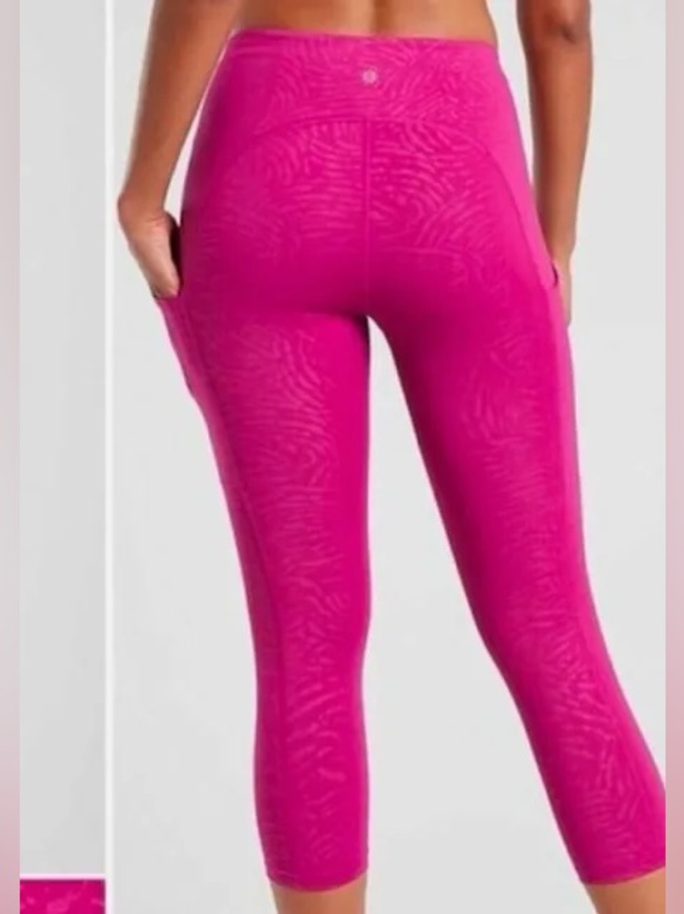 athleta ultimate stash pocket capri printed pink fuchsia size small